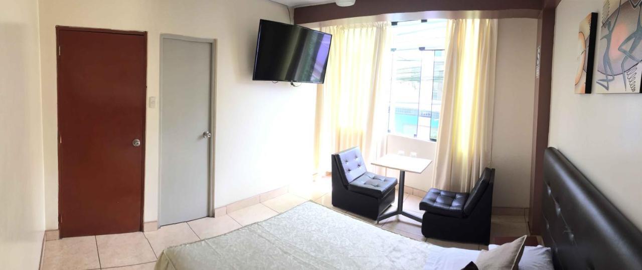 Queen Hotel *